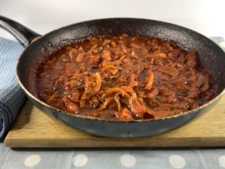 Traditional South African tomato sauce for papfor pap & wors